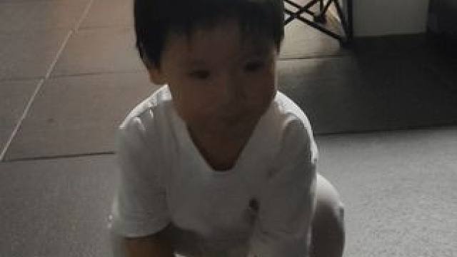 #ི古灵精怪小可爱 #古灵精怪小宝  #小可爱的日常 #一岁三个月 #深蹲