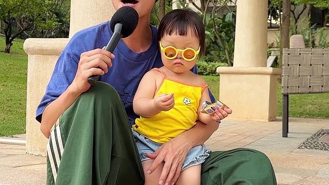 人类幼崽出马！没想到采访现场能被萌到这样！