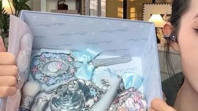 是美丽的花知晓啊！ #仙女必备  #花知晓新品  #花知晓贝壳珍珠系列  #花知晓礼盒  #618