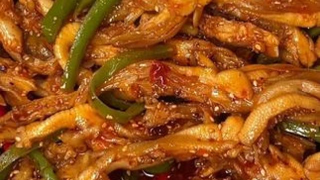 *到底是谁还没吃过啊！！只有贡菜和鸭掌这搭配超乎预期的好吃！！#鸭掌  #妈呀太香了  #爆好吃够绝