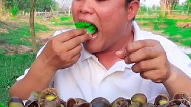 脆脆螺搭配剁椒蘸水️小生菜 #泰国大叔#泰国美食#泰国生活#内容启发搜索 #泰国铃铛大叔