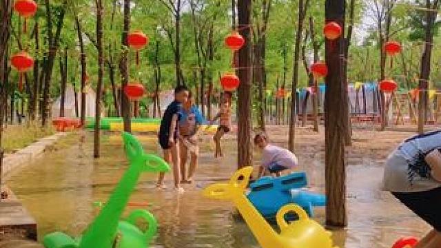 有野花，有树荫，有潺潺溪水声，有凉风拂面，有佳朋陪伴！就在五环边上的北京房车园露营季#露营#周末去哪