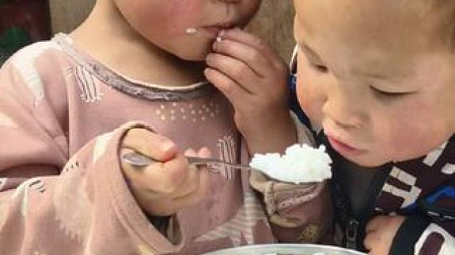 希望他们健健康康的成长。#农村娃