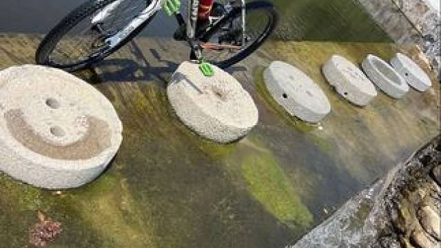 我的山地车也好久没来越野了⛰️ 没有吉普车来越野～自行车来凑吧～#慢下来看世界享受生活 #公路自行车