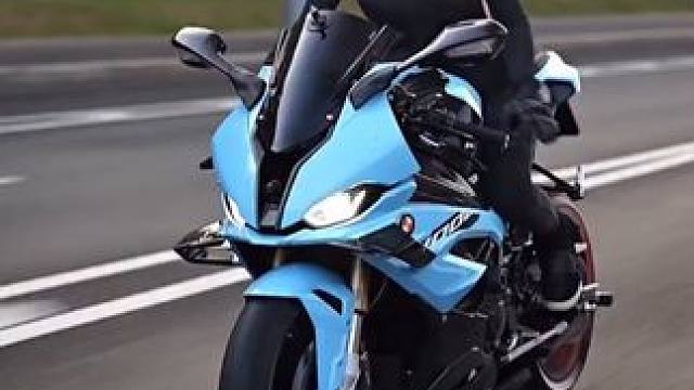 愿你在每一个清晨，都能感受到世界的温柔与治愈。#宝马s1000rr #机车小姐姐