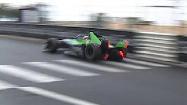 雨天对 FE 还有这种好处？ #fe电动方程式 #赛车 #雨季 #雨天开车