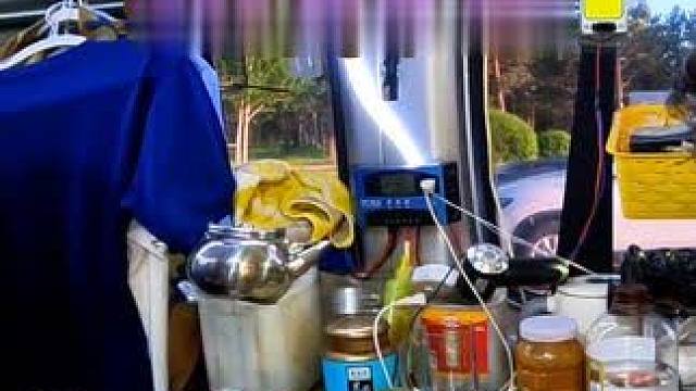 加格达奇好哥们下班了，晚餐在车里啃羊排，嘎嘎香#日常生活 #露营美食