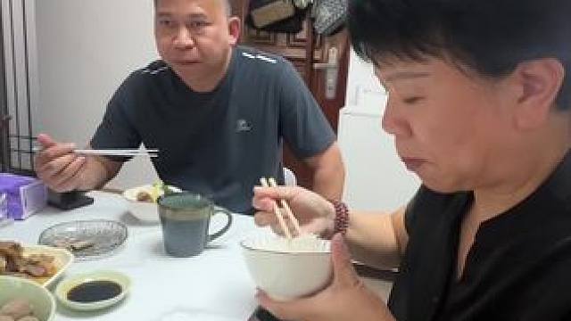 云南带回来的腊排骨，泡了水还是很咸，把爸妈咸的说不出话来 #vlog日常 #原创视频 #日常生活 #