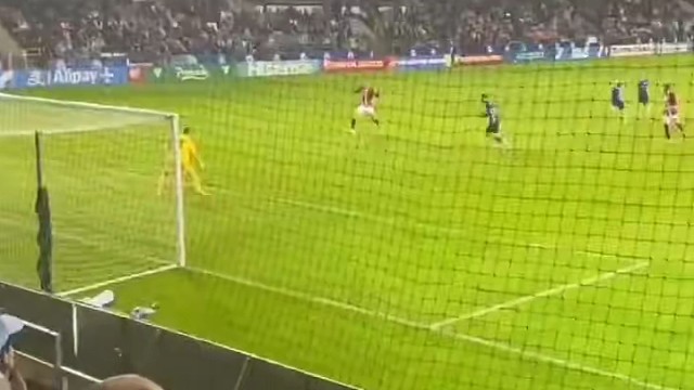 王钰栋点射绝杀当选全场最佳球员