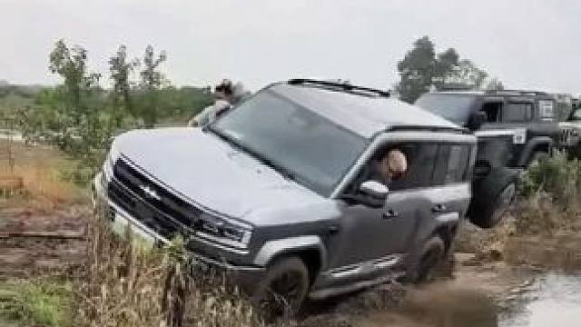 但凡轻踩一脚油门，都是对诗和远方的不尊敬！ #爱越野爱生活 #我的越野生活 #路越远心越近 #大型救