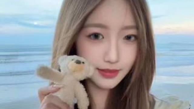 omg！旁边来人了 #林钰珊#13demarzo #假装是个甜妹 #海边