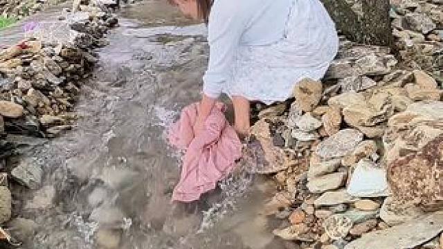 一个月给你五W，五年不出山，只有手机跟爱人，自己种菜，自己养猪，每天看日落，你愿意吗？#农村#我的乡