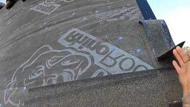 老墨在加州盖房子，还开心的哼起了小曲 #沥青瓦 #墨西哥工人 #屋顶防水 #美国 #加州