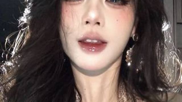 长得漂亮又很坏 你说是你的挚爱 #妆容分享 #伪体香#独特艾琳沐浴露#今日穿香POTD太艾了