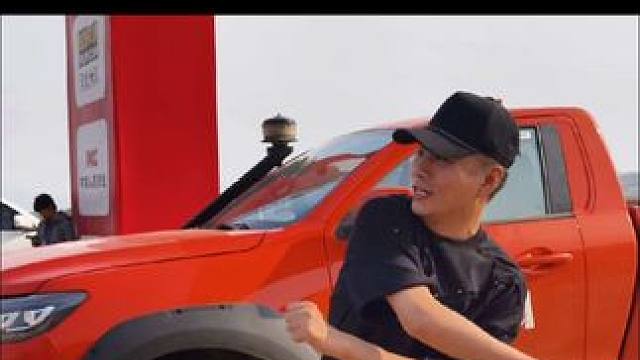 没想到“石头”老师不光人帅，歌好，开车还非常有天赋～