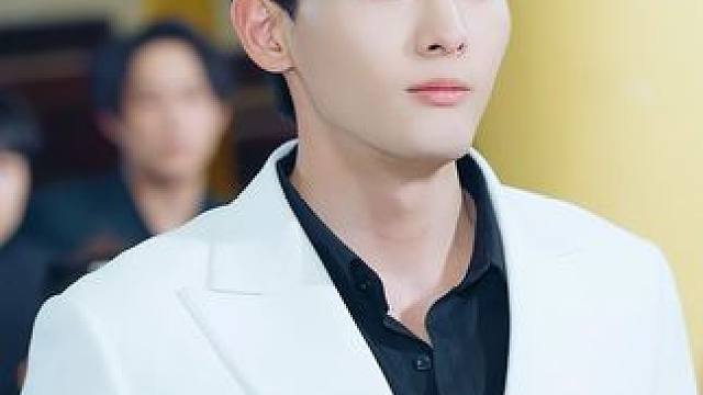 上一世，为了白月光，心甘情愿入狱... #白月光哪有联姻老婆香 #好剧推荐 #因为一个片段看了整部剧