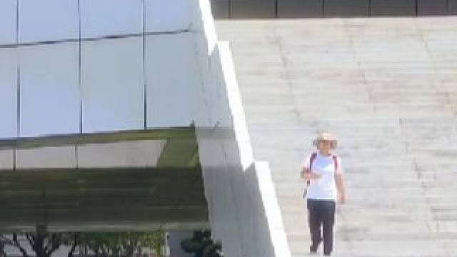 日升月落，总有黎明…
#拍出电影感 #深圳大学 #校园随拍 #温馨画面 #生活不会辜负每一个努力的人