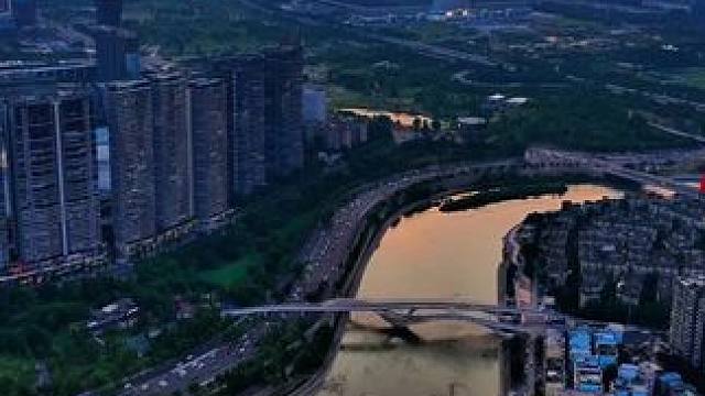 落日余晖下的成都#环球中心#镜头里的成都 #成都欢迎你 #夕阳西下落日余晖 #追风者不养闲人