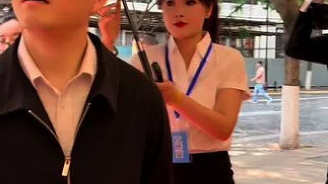 今天带两个助理“视察”下土特产店