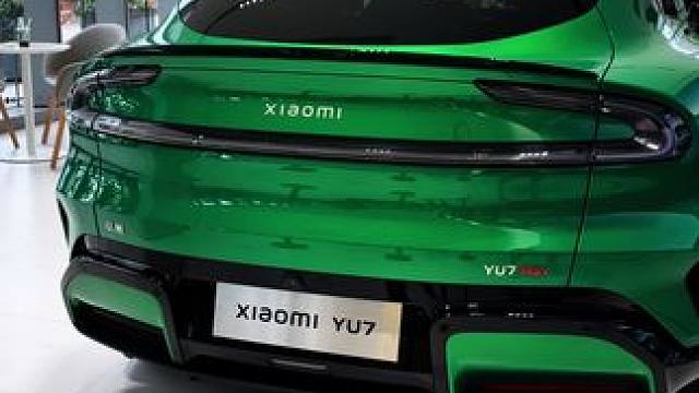 近距离感受一下小米yu7，宝石绿，你们觉得到底什么样的价格合适呢？#小米yu7