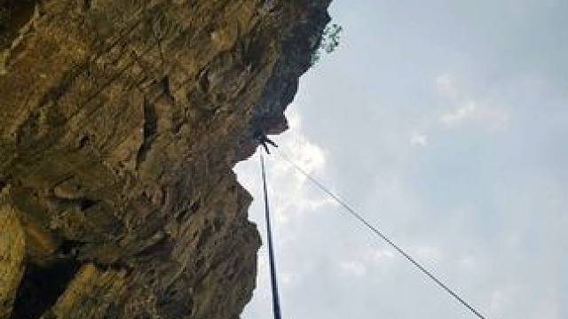 爱的魔力转圈圈，完蛋了上也上不去下也下不来，咋搞啊
#户外 #惊险刺激 #南京 #每一帧都是热爱 #