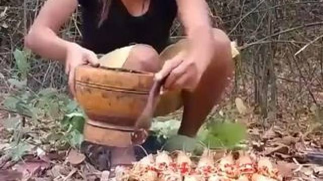 美味的烤龙虾配盐辣椒和蔬菜晚餐 #原始美味 #越南美食  #原生又美味