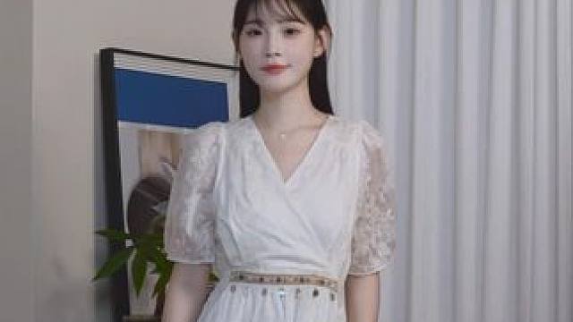 白调时刻#小白裙太好看了 #连衣裙 #谁穿谁好看系列 #ootd穿搭