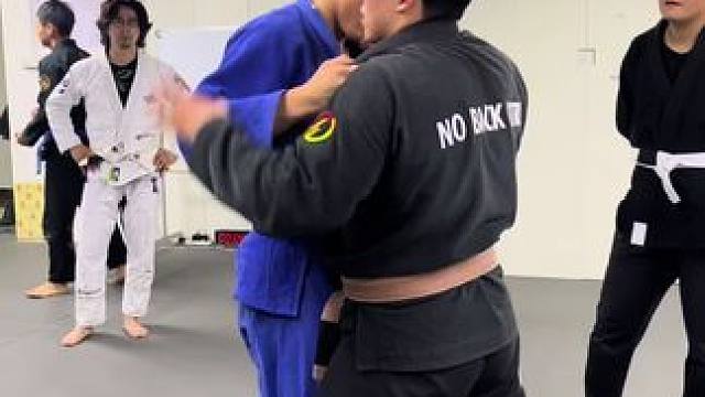 柔道摔法：膝车 #广州柔道#广州巴西柔术#广州自由式摔跤 阳光总在风雨后！ 愿我们前行的路上, 风和