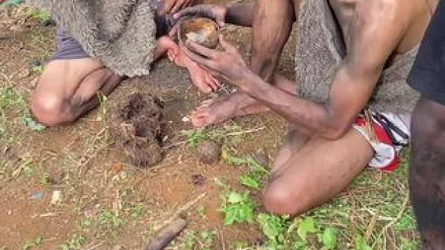 哈哈嘟嘟来了 #原创视频 #乡村美食 #野外生活 #非洲生活点点滴滴 #野外