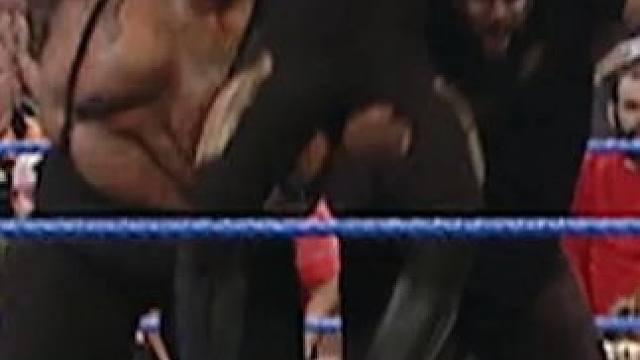 送葬者单挑两个“肌肉怪物”，死神陷入险境，差点被“分尸” #送葬者 #大V老爹 #黑猩猩