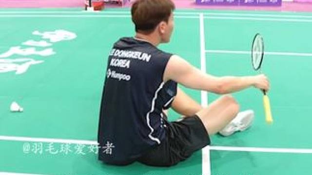 35岁李东根令人尊敬，他能站在赛场本身就实属难得。 #羽毛球