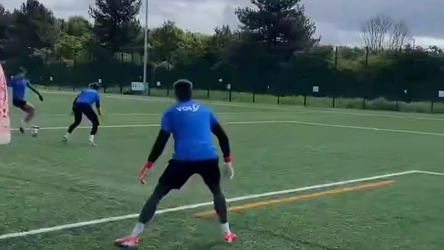 迪亚斯的工资在利物浦太低了 想走就走吧