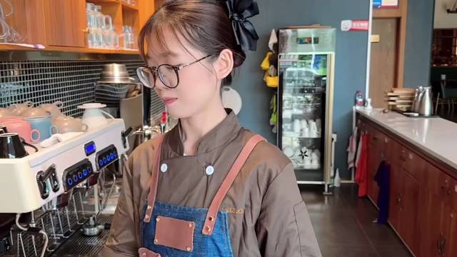 喆啡酒店咖啡女孩