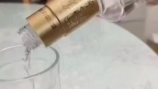 过去人，过去事 笑笑就好，现在人，现在事，尽心就好，未来人，未来事，随缘就好