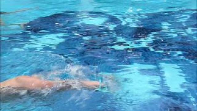 游泳训练的重要性 当你的肢体本能的与水对话，每一次划水不需要刻意去想，这便是规律训练的意义.#学游泳