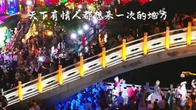 这里是无数有情人，梦里都想来一次的地方，免门票的凤凰古城，你来过吗？#旅行推荐官 #凤凰古城 #古城