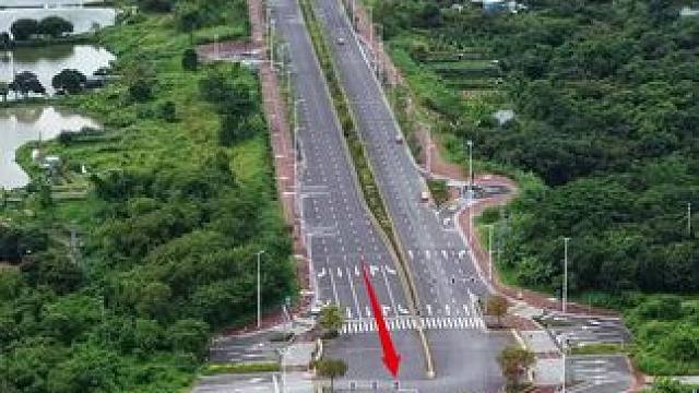 这是东莞最奢华的路，路灯一应俱全，如今成了科目三专用路，你觉得还能开通吗？#旅行推荐官 #断头路 #