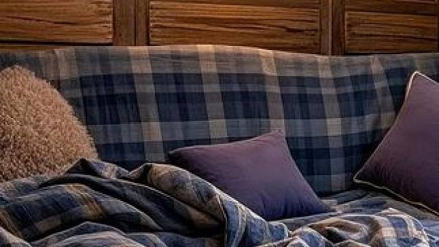 雷雨之夜在小木屋里享受安静时光，听着雨声放松休息 #雨声助眠 #好好睡觉 #白噪音 #助眠视频 #温