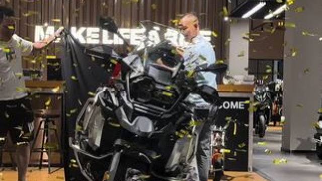 喜欢的摩托车就买吧，风和自由，诗和远方就都有了#R1250GSADV  #宝马水鸟 #让骑行成为一种