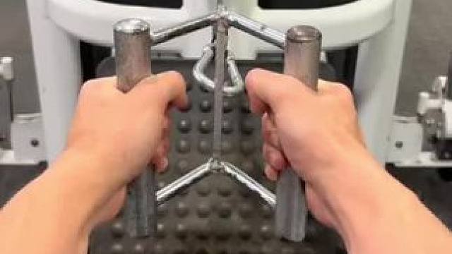 它可以很好的保护我们的手掌，大大提升我们的训练效率！家人们放心冲，加油练起来！#单杠 #引体向上 #