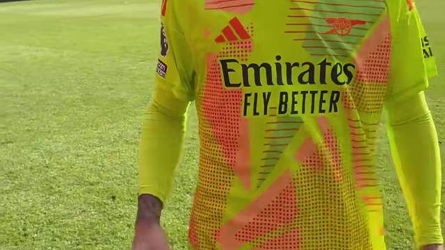 卫冕英超金手套，恭喜拉亚