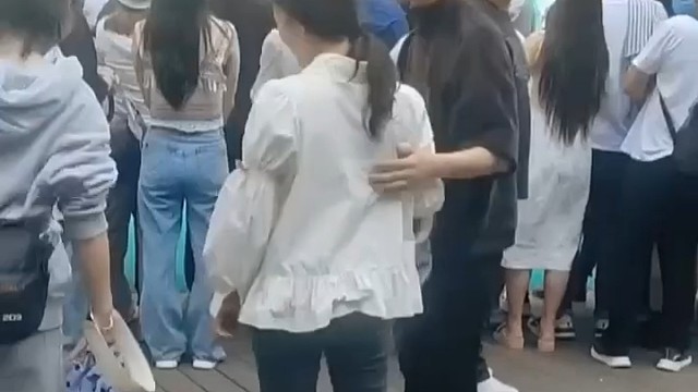 男的看得见看不见，无所谓，女的看见的就行了[龇牙]