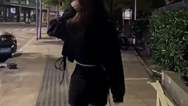 天黑了，而我是一个人