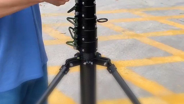 #山东碳纤维升降杆 #山东碳纤维伸缩杆碳纤维复合材料的特点是重量轻、强度
高、耐腐蚀、刚度高、耐候性