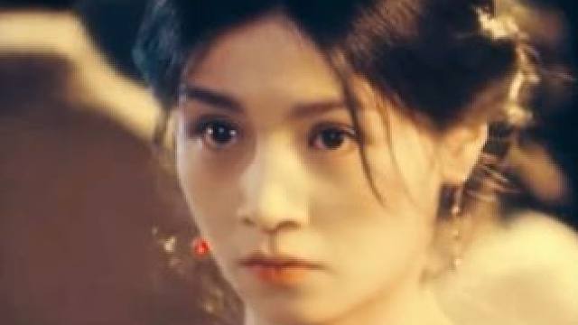 她总是只说自己想说的 用百分之百的坦诚在名利场写诗#春夏