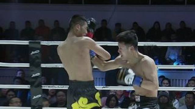 开场没有试探，直接火力全开短兵相见！#峨眉传奇 #搏击 #格斗 #体育