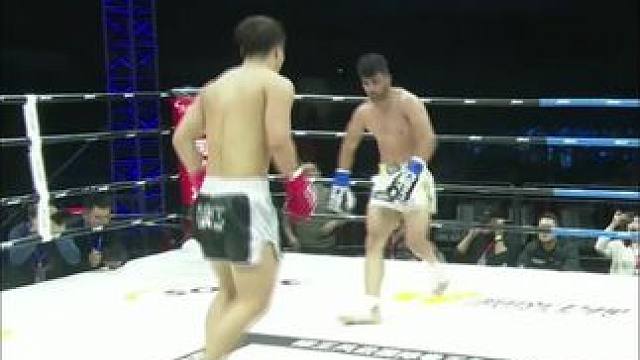 猛攻摧腹，一拳爆头！#椒王风云 #自由搏击 #格斗