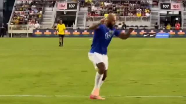 他们也是让保镖一起参与了