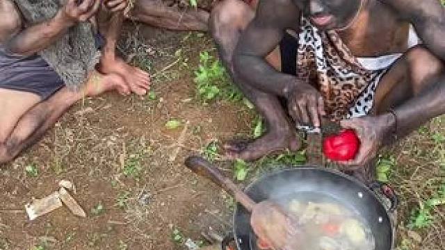 哈哈野生嘟嘟来了 #我的乡村生活 #原创视频 #农村美食记录生活 #日常生活 #骚操作