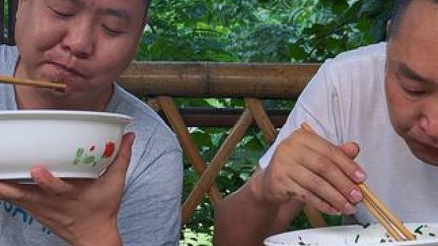 猪油渣子别丢了，用辣椒爆炒，拌米饭越嚼越香！ #乡村烟火 #新农人计划2025 #
